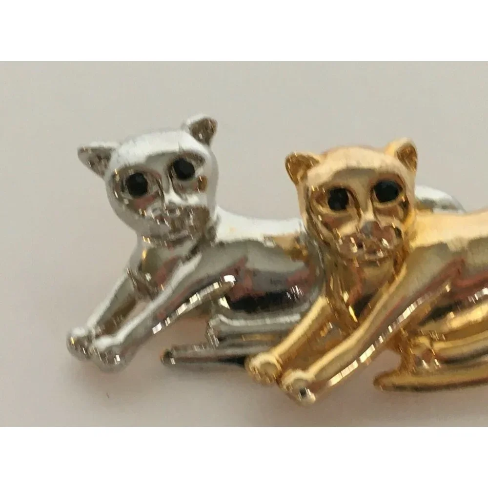 Cats Brooch Pin Silver & Gold Tone Laying Black Eyes Vintage Costume Jewelry 2" - Picture 9 of 10